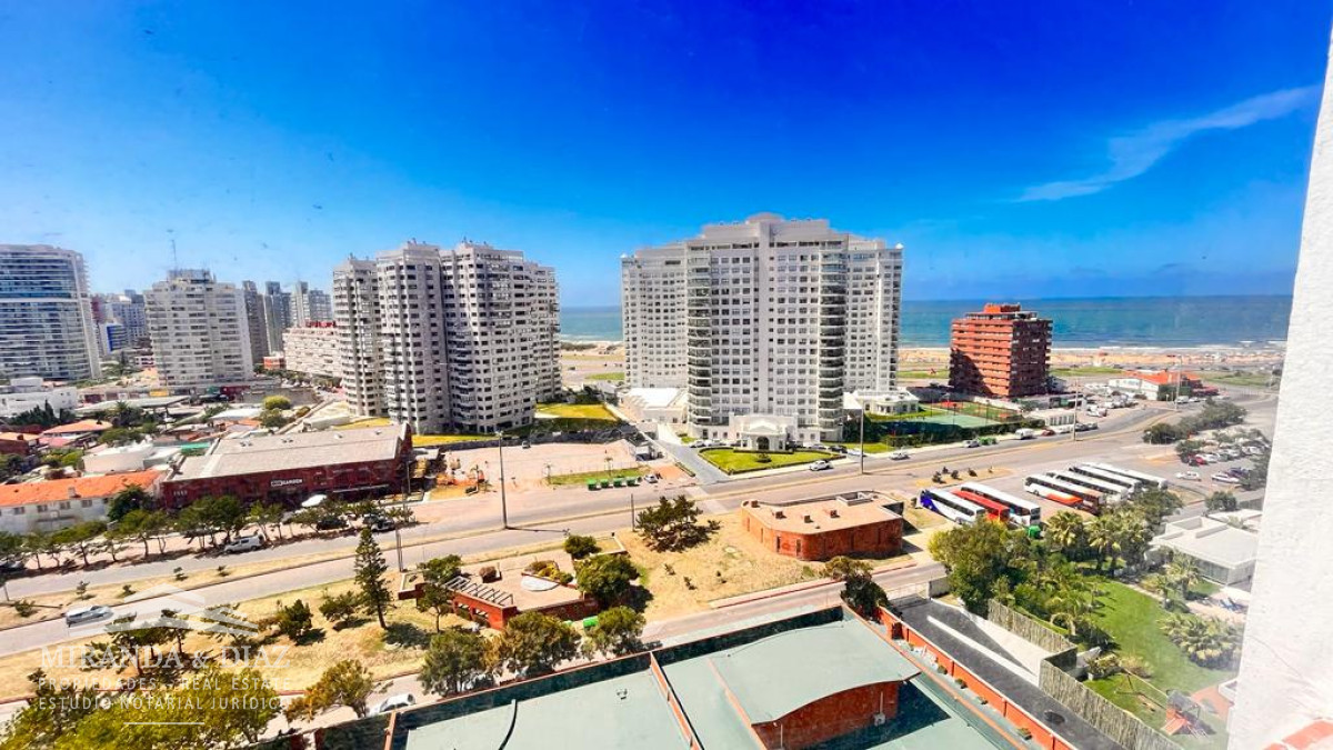 Un dormitorio con vista Playa Brava - MYD666A