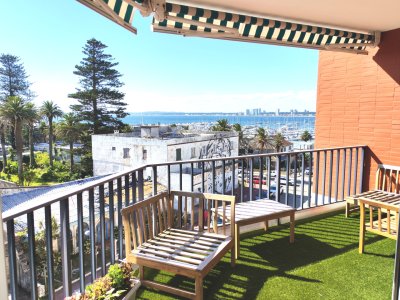 Un dormitorio en Peninsula con hermosa vista al mar