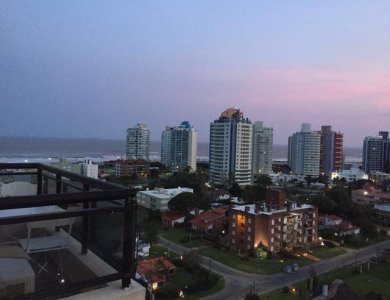 Vista al mar piso alto con muy buena luz