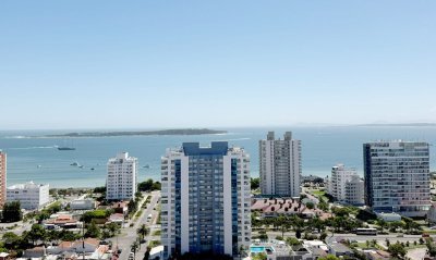 Tres dormitorios con vista a Playa Mansa