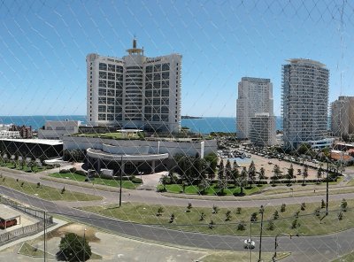 Tres dormitorios con vista a Playa Mansa