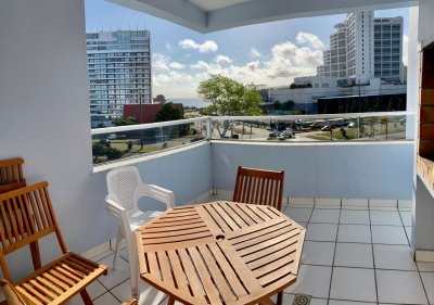 Dos dormitorios con vista parcial al mar