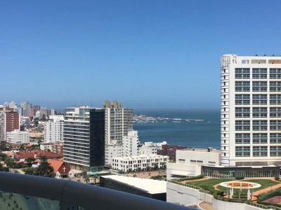 Dos dormitorios con hermosa vista a Playa Mansa