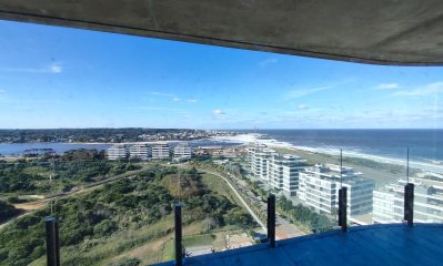 Torre de categoría en Playa Brava