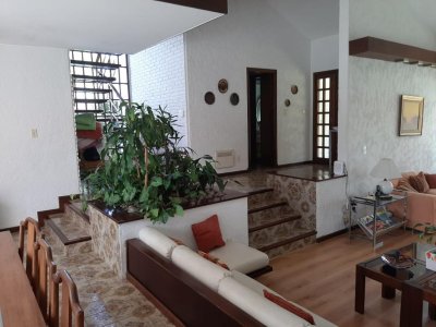  Casas en Playa Mansa cómoda, luminosa, amplia ideal para vivir