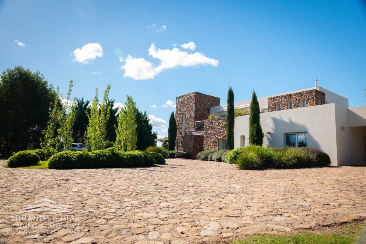 Gregorio Aznárez - GoPunta - Portal Inmobiliario de Punta del Este - Maldonado