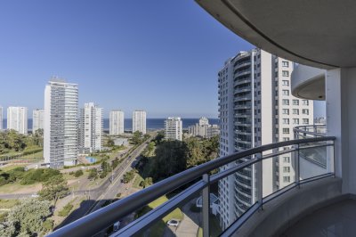 Piso alto en Ocean Drive, 3 suites más dependencia