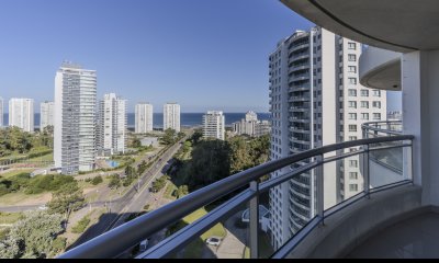 Piso alto en Ocean Drive, 3 suites más dependencia