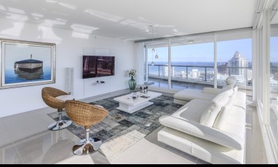 Piso alto en One, 3 dormitorios más dependencia