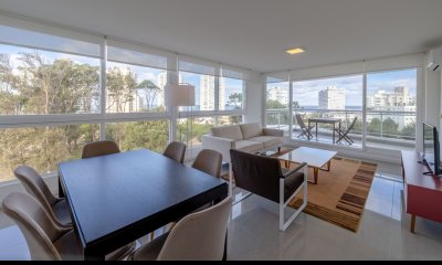 VENTA DE APARTAMENTO DE 2 DORMITORIOS EN EDIFICIO ONE PUNTA DEL ESTE