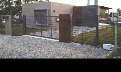 Venta Casa Moderna con Piscina Climatizada!!