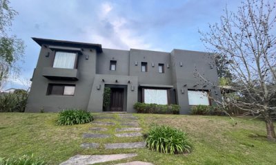 Venta Casa 4 Dormitorios en Lomas de la Tahona
