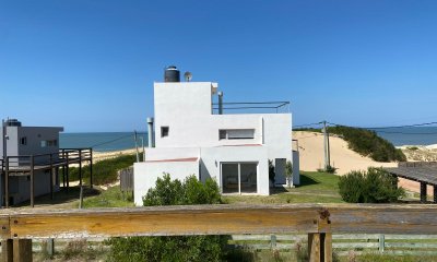 Venta Casa 2 Dormitorios Frente al Mar en Punta del Diablo