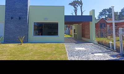 Oportunidad! Venta Casa 3 dormitorios a 150 metros del mar!
