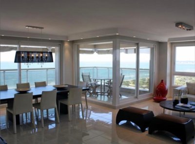 Departamento de 3 suites en edificio Le jardin, Punta del este