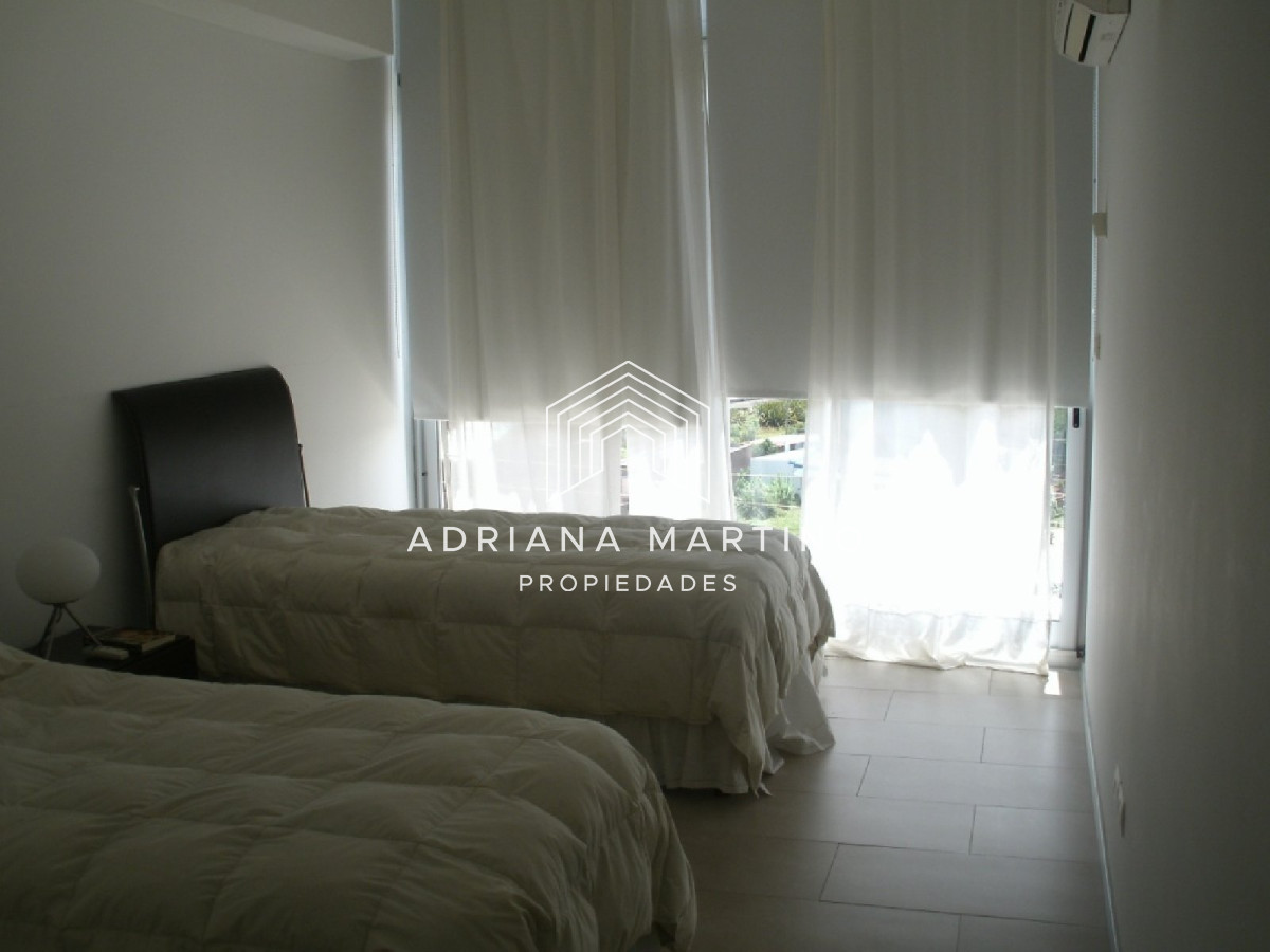 Apartamento ID.69411 - ALQUILER VENTA LA BARRA DEPARTAMENTO PENT HOUSE PISCINA PARRILLERO 3 DORMITORIOS 4 BAÑOS DEPENDENCIA DE SERVICIO TERRAZA