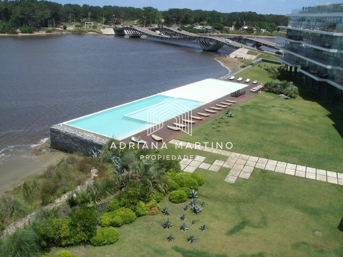 Apartamento ID.69411 - ALQUILER VENTA LA BARRA DEPARTAMENTO PENT HOUSE PISCINA PARRILLERO 3 DORMITORIOS 4 BAÑOS DEPENDENCIA DE SERVICIO TERRAZA