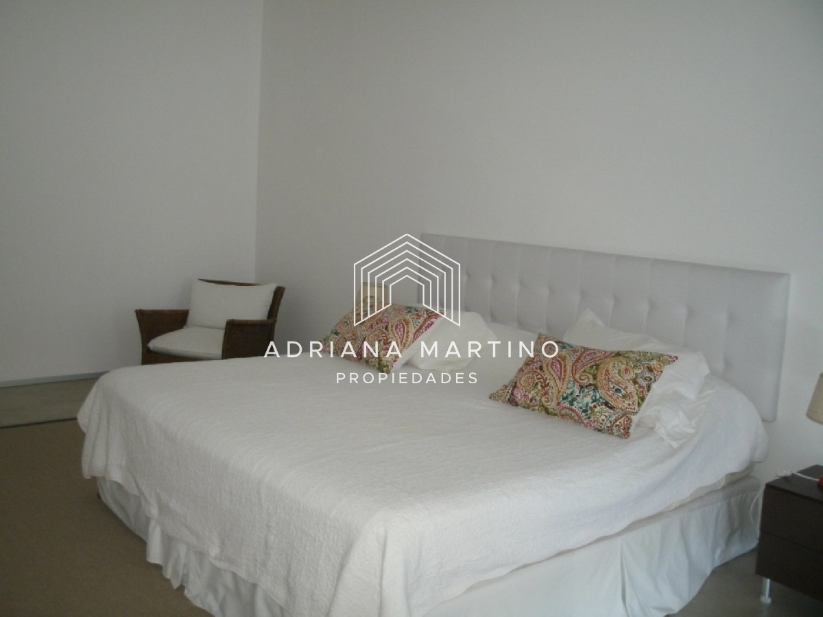 Apartamento ID.69411 - ALQUILER VENTA LA BARRA DEPARTAMENTO PENT HOUSE PISCINA PARRILLERO 3 DORMITORIOS 4 BAÑOS DEPENDENCIA DE SERVICIO TERRAZA