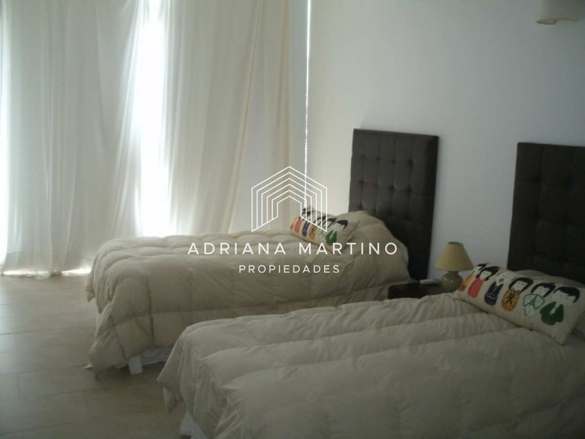 Apartamento ID.69411 - ALQUILER VENTA LA BARRA DEPARTAMENTO PENT HOUSE PISCINA PARRILLERO 3 DORMITORIOS 4 BAÑOS DEPENDENCIA DE SERVICIO TERRAZA