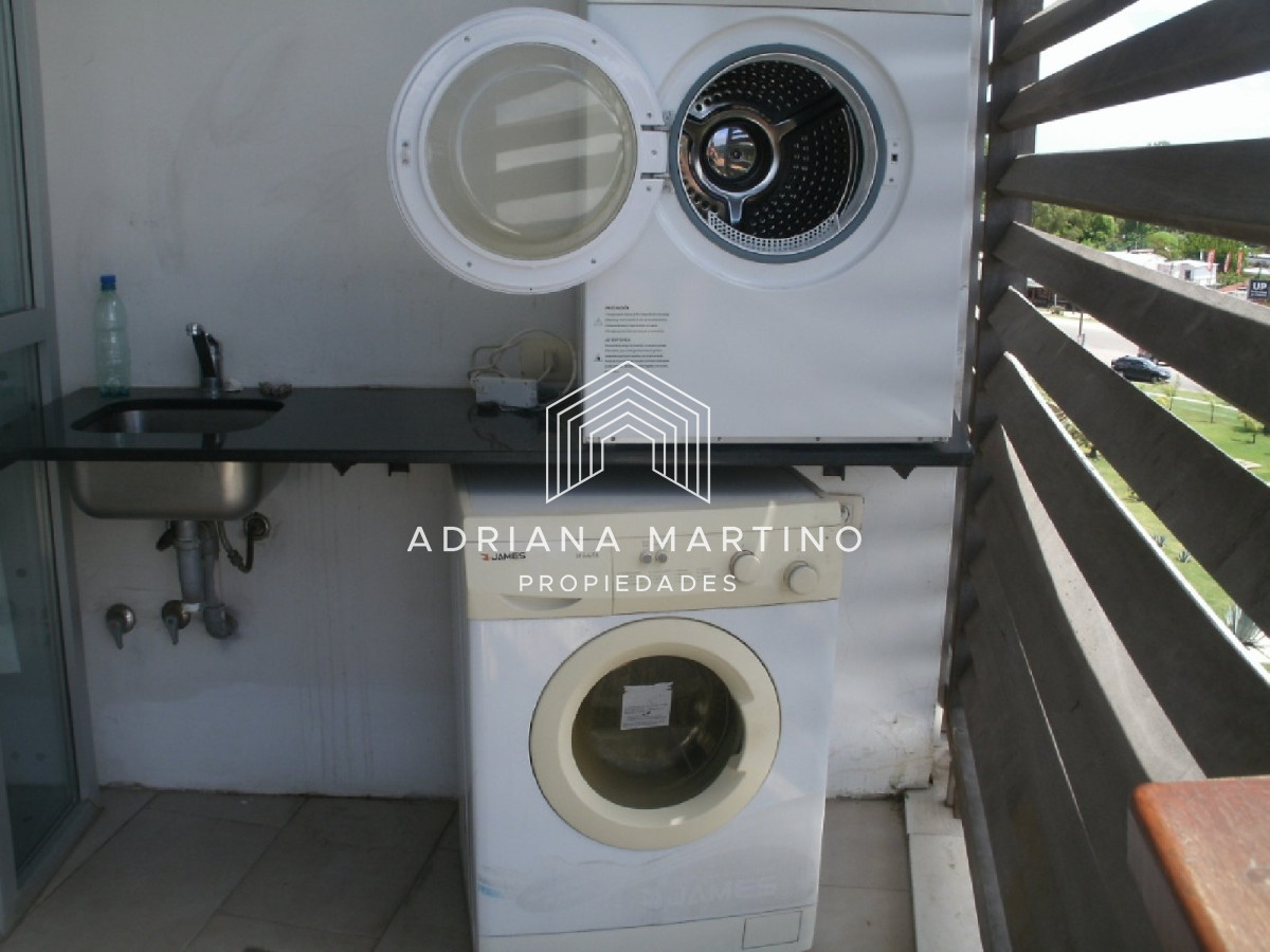 Apartamento ID.69411 - ALQUILER VENTA LA BARRA DEPARTAMENTO PENT HOUSE PISCINA PARRILLERO 3 DORMITORIOS 4 BAÑOS DEPENDENCIA DE SERVICIO TERRAZA