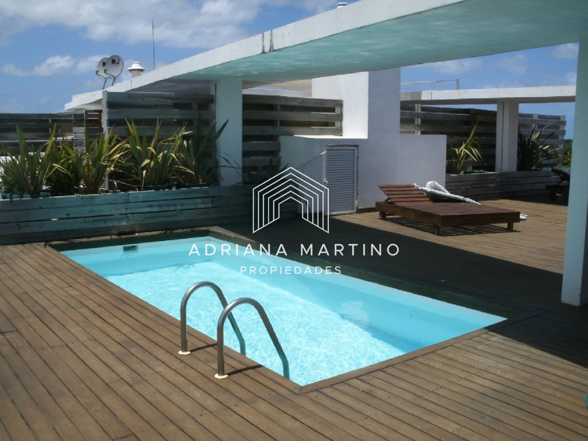 Apartamento ID.69411 - ALQUILER VENTA LA BARRA DEPARTAMENTO PENT HOUSE PISCINA PARRILLERO 3 DORMITORIOS 4 BAÑOS DEPENDENCIA DE SERVICIO TERRAZA