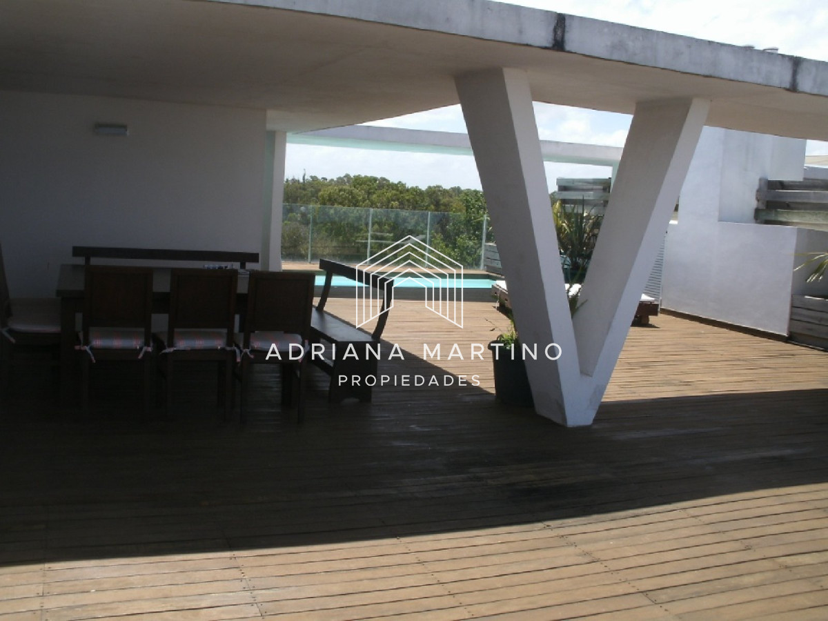 Apartamento ID.69411 - ALQUILER VENTA LA BARRA DEPARTAMENTO PENT HOUSE PISCINA PARRILLERO 3 DORMITORIOS 4 BAÑOS DEPENDENCIA DE SERVICIO TERRAZA