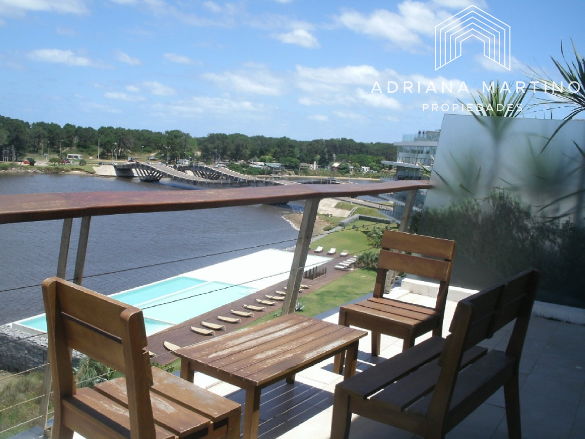 ALQUILER VENTA LA BARRA DEPARTAMENTO PENT HOUSE PISCINA PARRILLERO 3 DORMITORIOS 4 BAÑOS DEPENDENCIA DE SERVICIO TERRAZA