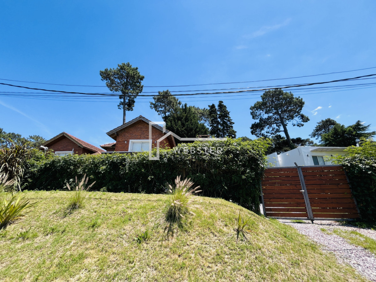 Casa ID.2753 - ALQUILER ANUAL USD 1.800 Jardines de Córdoba