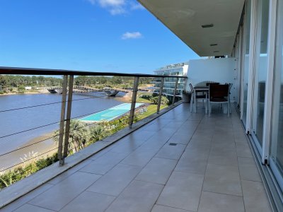 Delamar, apartamento de 3 dormitorios con servicios