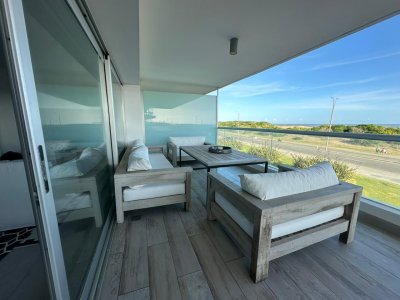 Apartamento en Rincón del Indio, 3 suites más dependencia