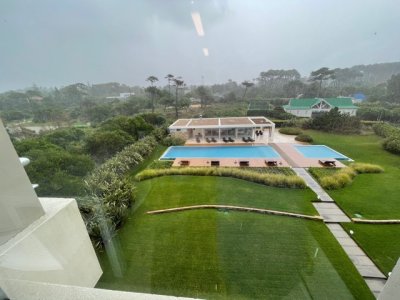 Apartamento en Brava, 3 suites más dependencia