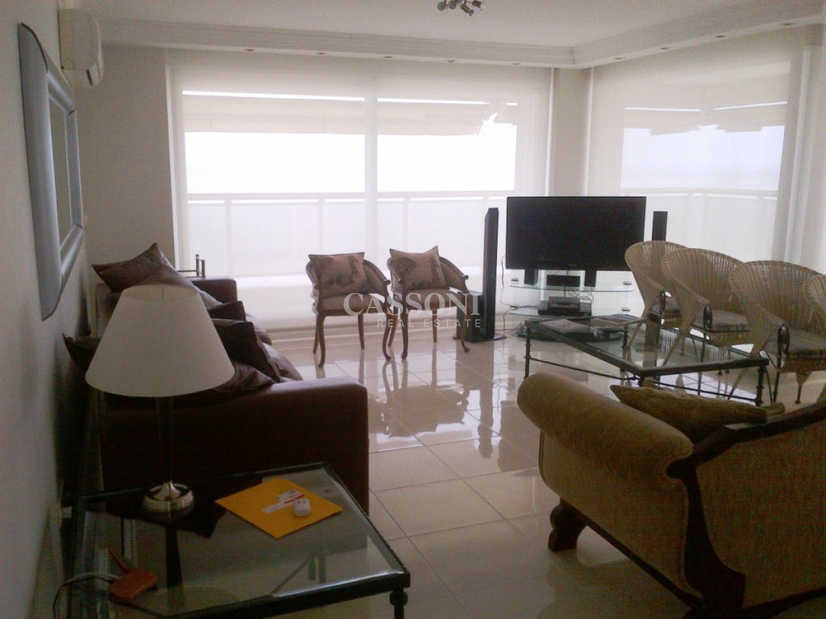 Apartamento ID.1990 - VENTA PUNTA DEL ESTE MANSA PRIMERA LINEA 