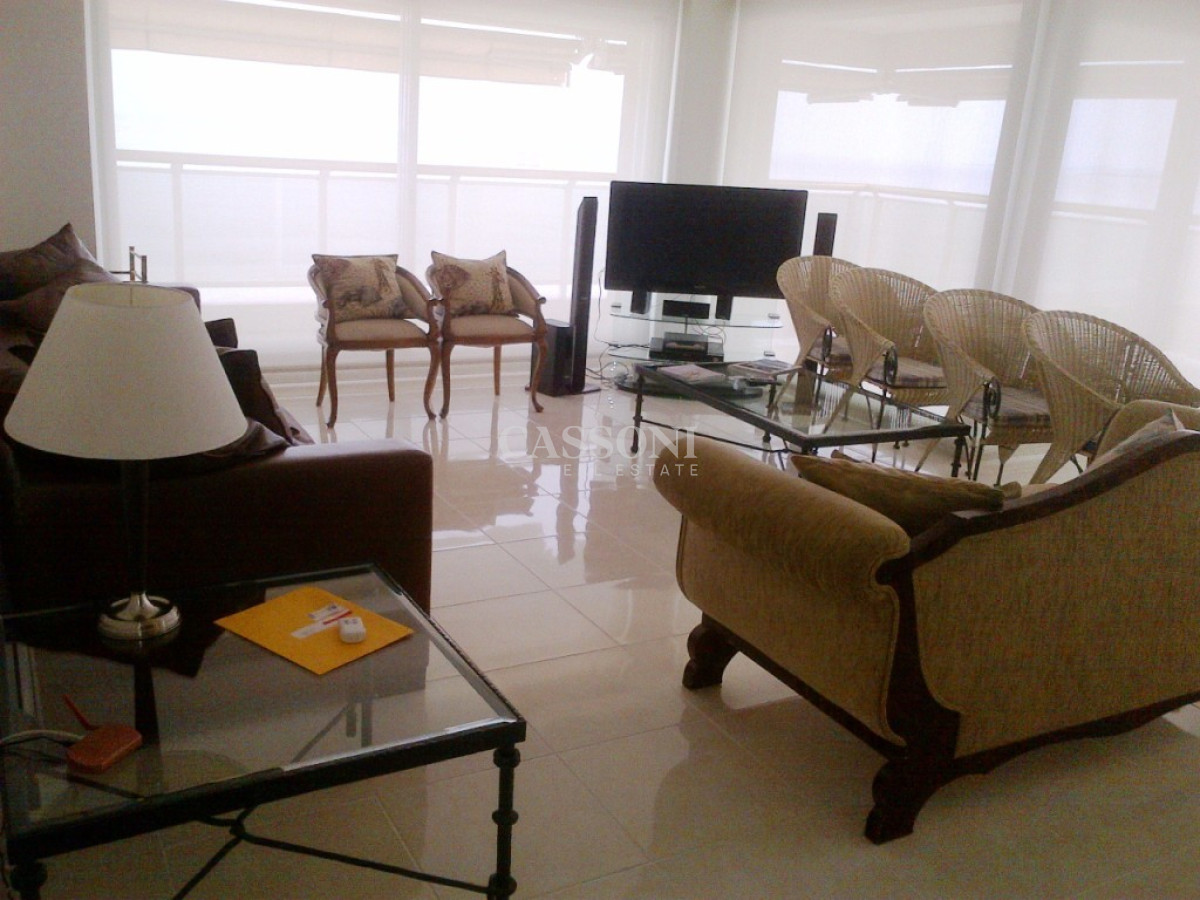 Apartamento ID.1990 - VENTA PUNTA DEL ESTE MANSA PRIMERA LINEA 