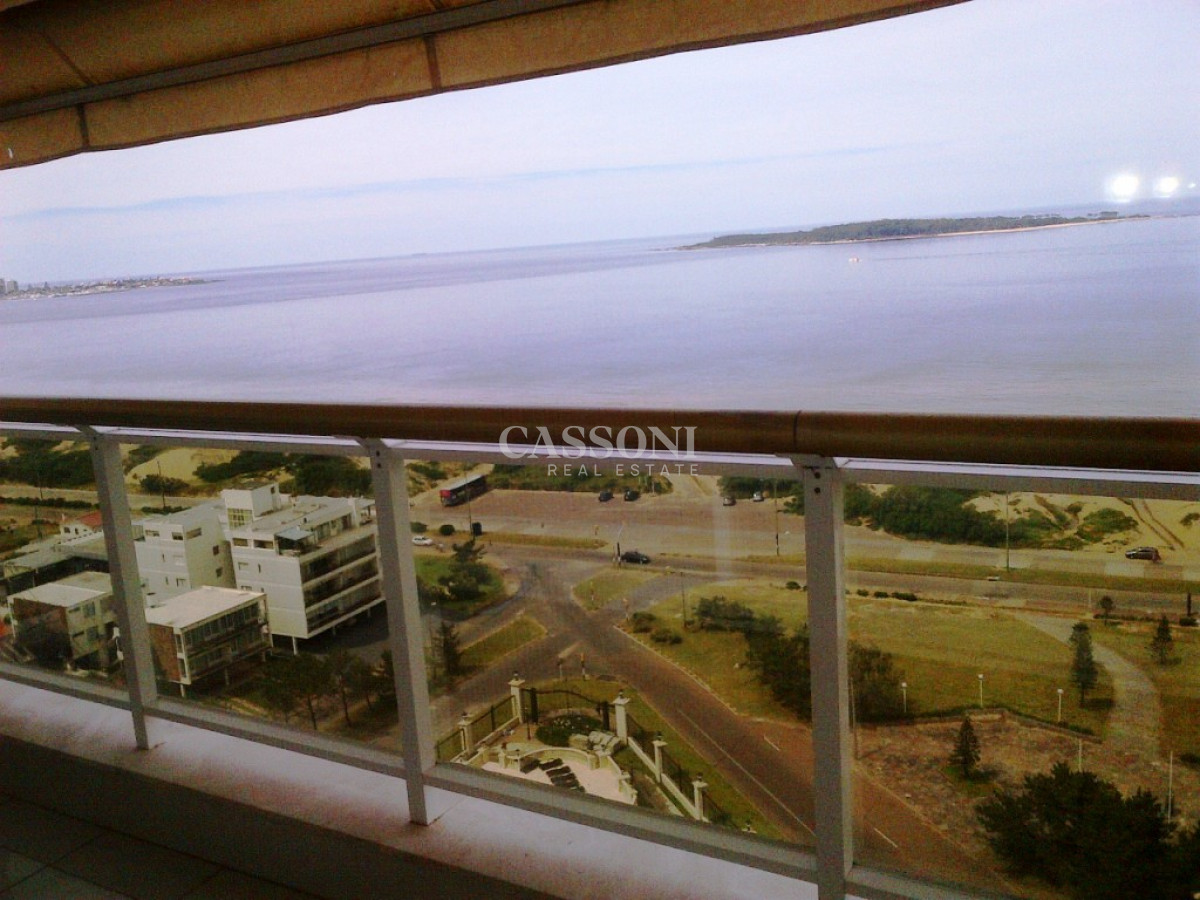 Apartamento ID.1990 - VENTA PUNTA DEL ESTE MANSA PRIMERA LINEA 