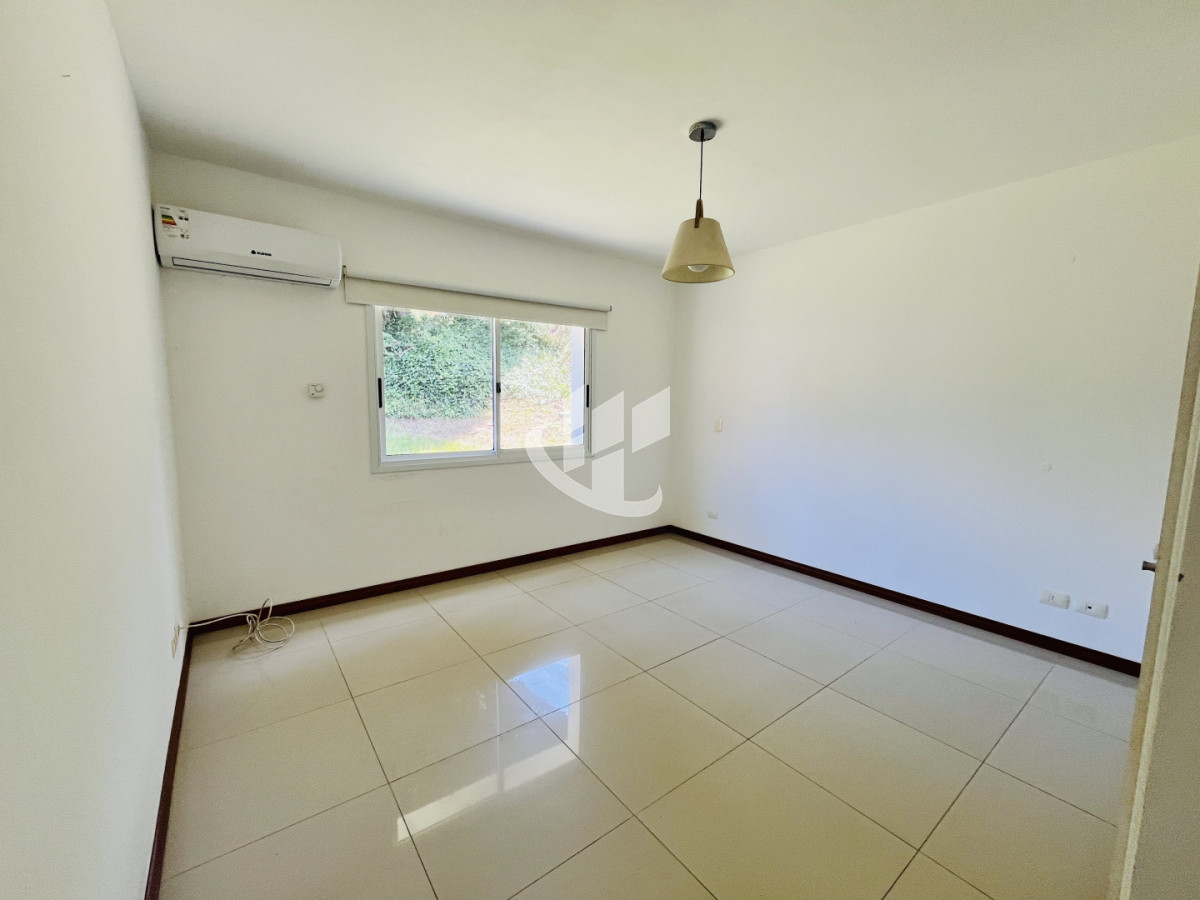 Casa ID.2559 - ALQUILER ANUAL USD 1.800 Jardines de Córdoba