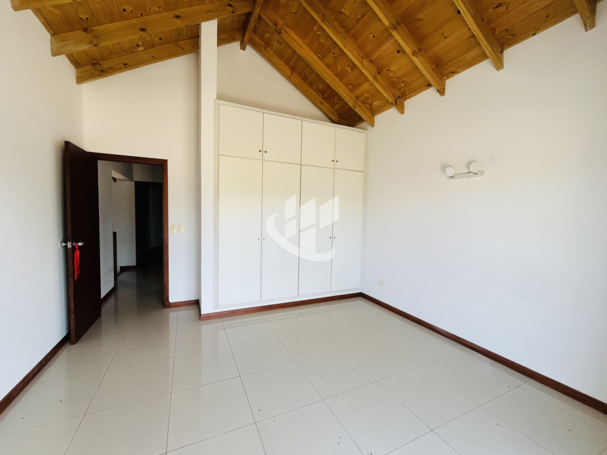 Casa ID.2559 - ALQUILER ANUAL USD 1.800 Jardines de Córdoba