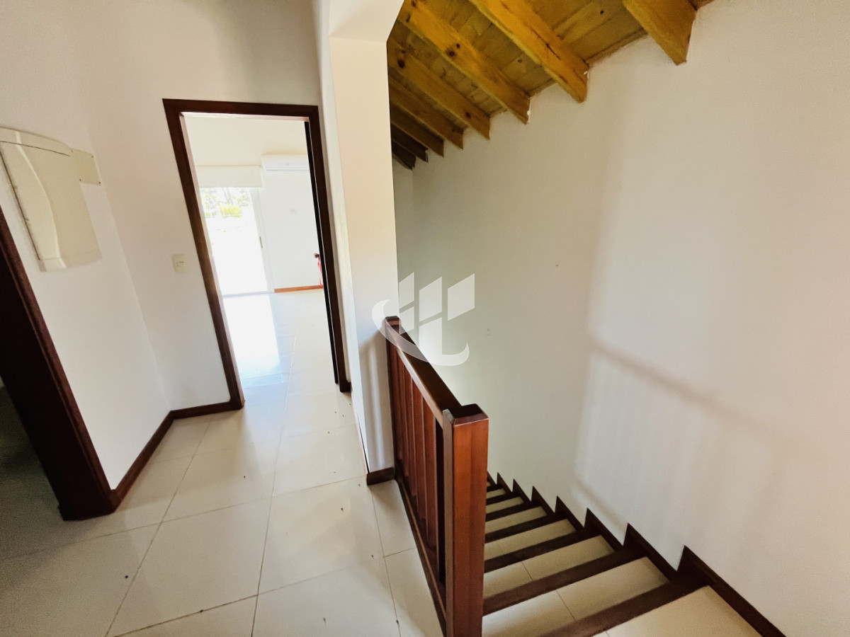 Casa ID.2559 - ALQUILER ANUAL USD 1.800 Jardines de Córdoba