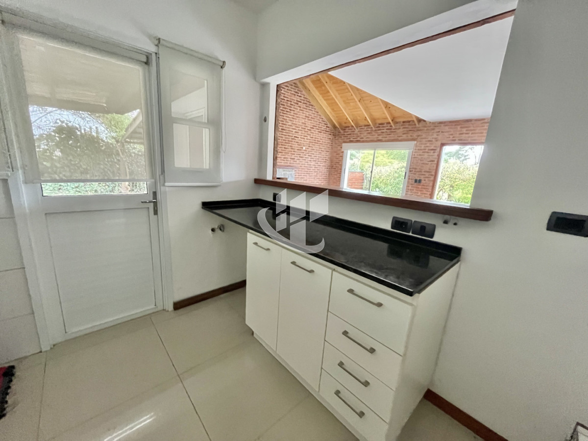 Casa ID.2559 - ALQUILER ANUAL USD 1.800 Jardines de Córdoba