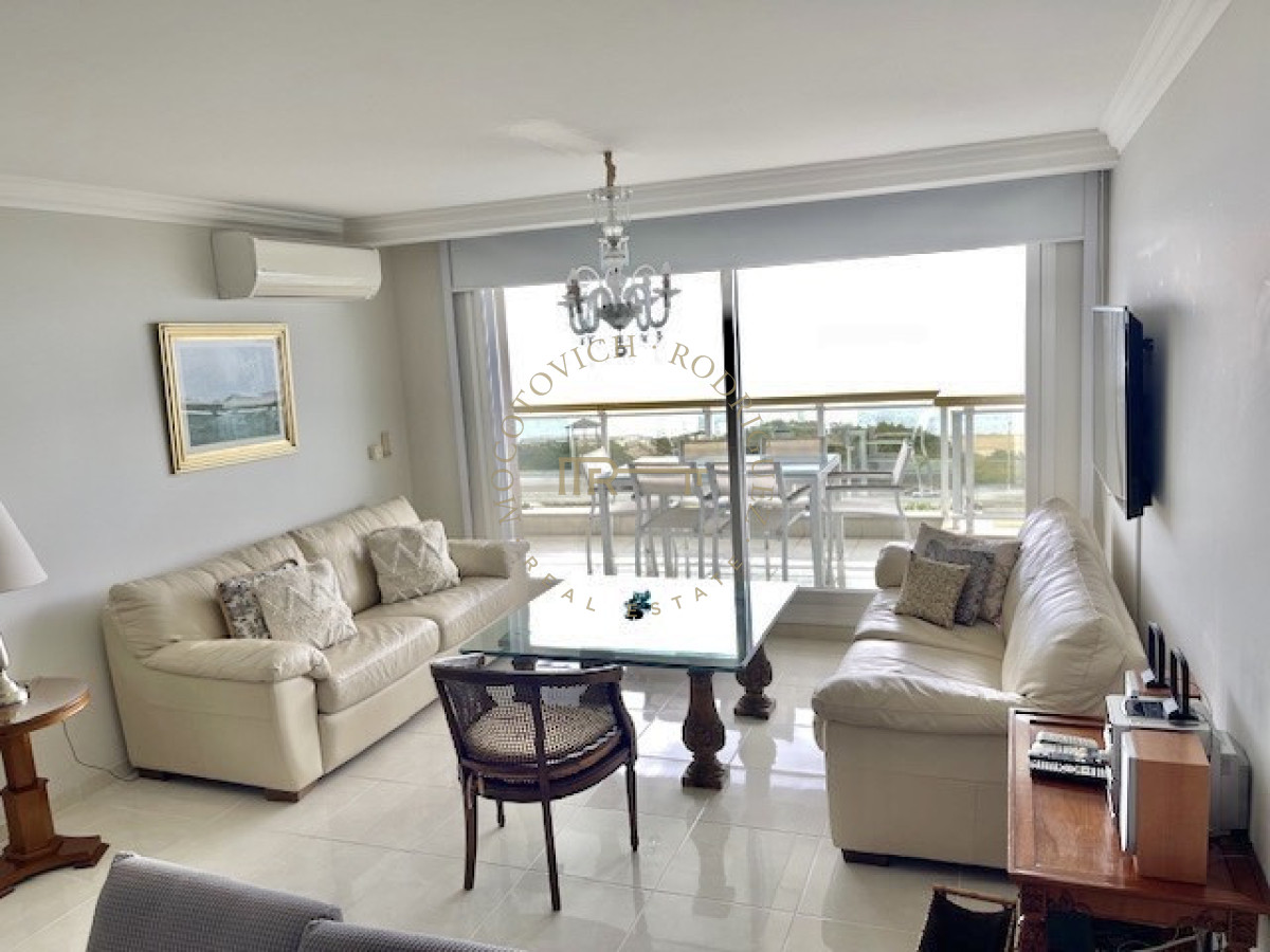 Apartamento ID.2065 - ALQUILER MANSA PRIMERA LINEA  DEPARTAMENTO 2 DORMITORIOS 2 BAÑOS GARAJE PISCINA MUCAMA