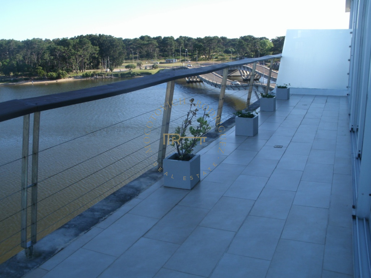 Apartamento ID.2878 - ALQUILER PENT HOUSE EN LA BARRA FRENTE DESEMBOCADURA ARROYO MALDONADO