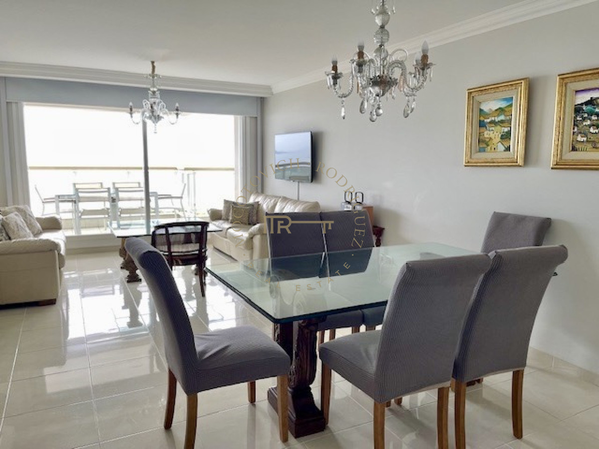 Apartamento ID.2065 - ALQUILER MANSA PRIMERA LINEA  DEPARTAMENTO 2 DORMITORIOS 2 BAÑOS GARAJE PISCINA MUCAMA