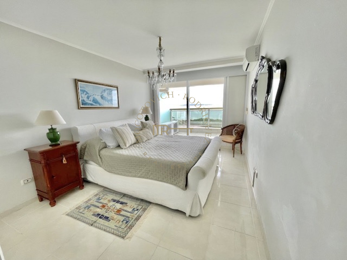 Apartamento ID.2065 - ALQUILER MANSA PRIMERA LINEA  DEPARTAMENTO 2 DORMITORIOS 2 BAÑOS GARAJE PISCINA MUCAMA