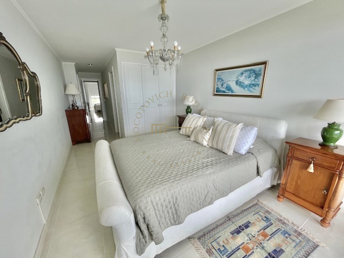 Apartamento ID.2065 - ALQUILER MANSA PRIMERA LINEA  DEPARTAMENTO 2 DORMITORIOS 2 BAÑOS GARAJE PISCINA MUCAMA