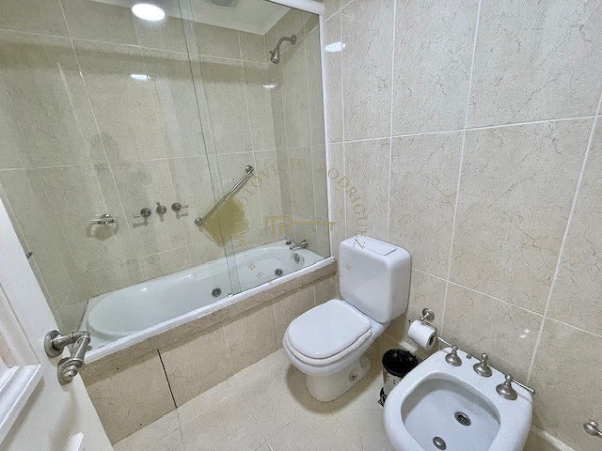 Apartamento ID.2065 - ALQUILER MANSA PRIMERA LINEA  DEPARTAMENTO 2 DORMITORIOS 2 BAÑOS GARAJE PISCINA MUCAMA