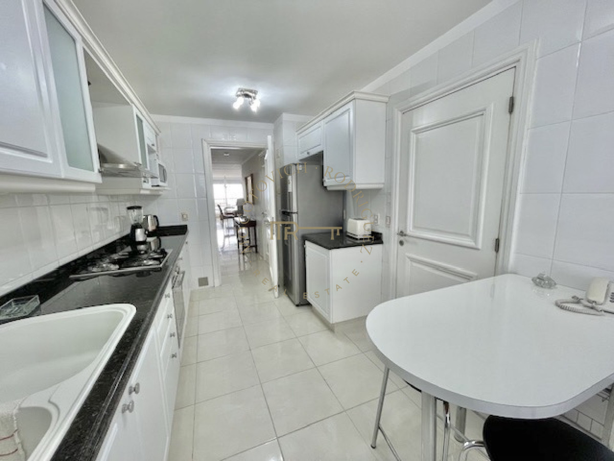 Apartamento ID.2065 - ALQUILER MANSA PRIMERA LINEA  DEPARTAMENTO 2 DORMITORIOS 2 BAÑOS GARAJE PISCINA MUCAMA