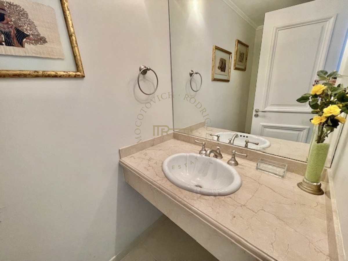Apartamento ID.2065 - ALQUILER MANSA PRIMERA LINEA  DEPARTAMENTO 2 DORMITORIOS 2 BAÑOS GARAJE PISCINA MUCAMA