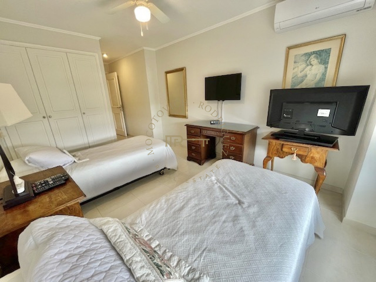 Apartamento ID.2065 - ALQUILER MANSA PRIMERA LINEA  DEPARTAMENTO 2 DORMITORIOS 2 BAÑOS GARAJE PISCINA MUCAMA