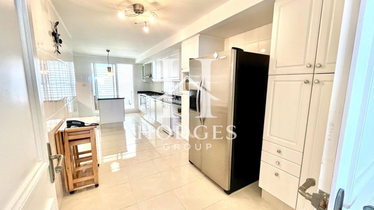 Apartamento ID.10 - En venta y alquiler, 4 dormitorios - playa mansa primera linea