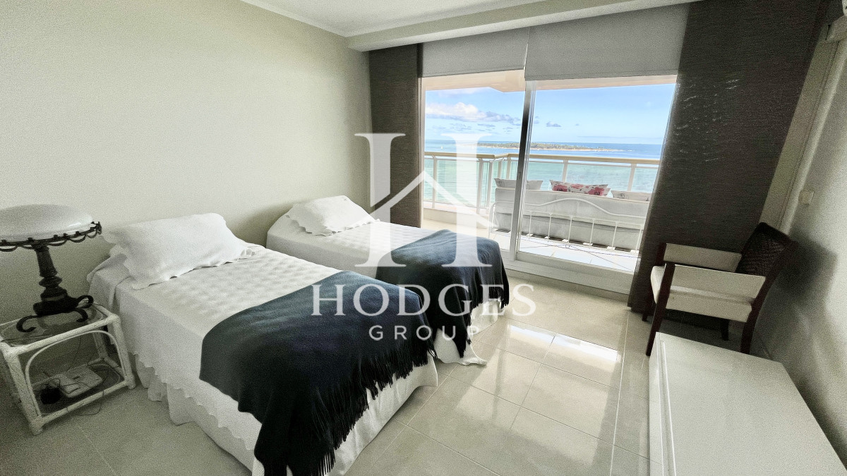 Apartamento ID.10 - En venta y alquiler, 4 dormitorios - playa mansa primera linea
