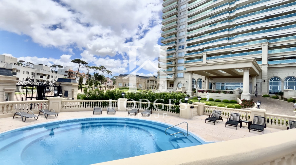 Apartamento ID.10 - En venta y alquiler, 4 dormitorios - playa mansa primera linea